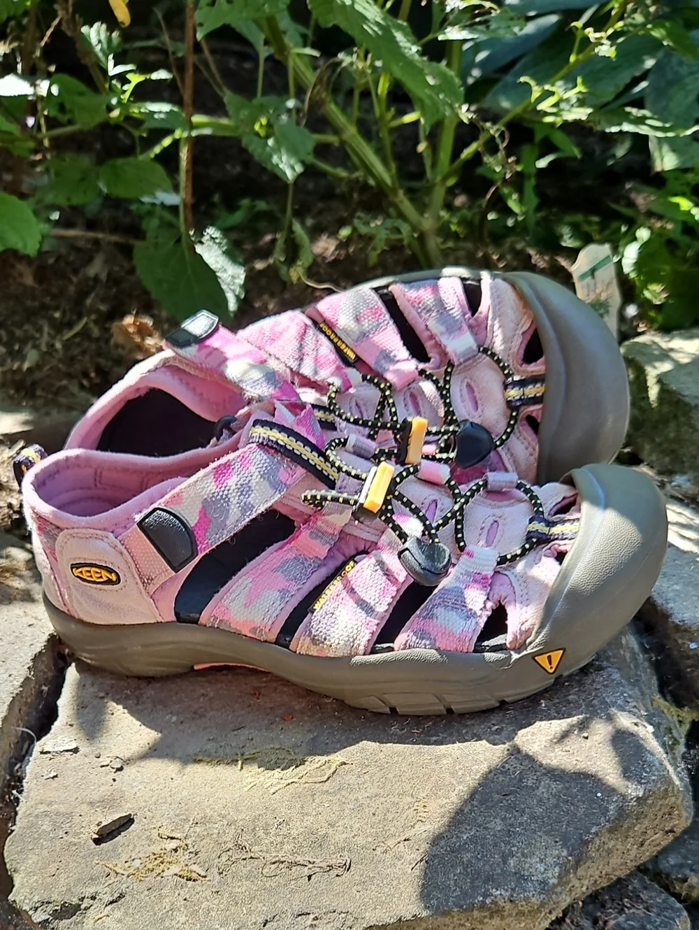 Keen Pink Camo Closed-Toe Hiking Sandals Water Shoes Size 3 Durable